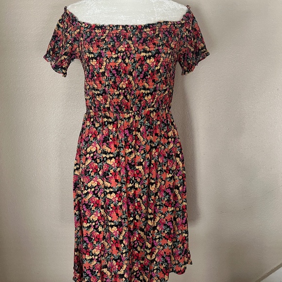 EUC Off the shoulder dress size Large - Picture 1 of 4